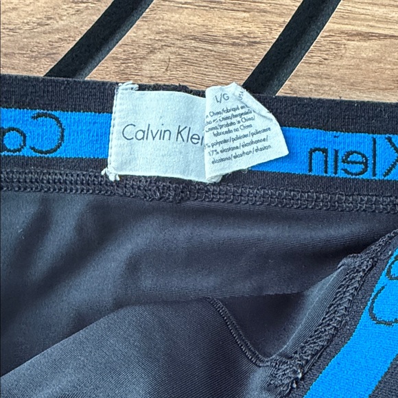 Calvin Klein - Picture 2 of 4